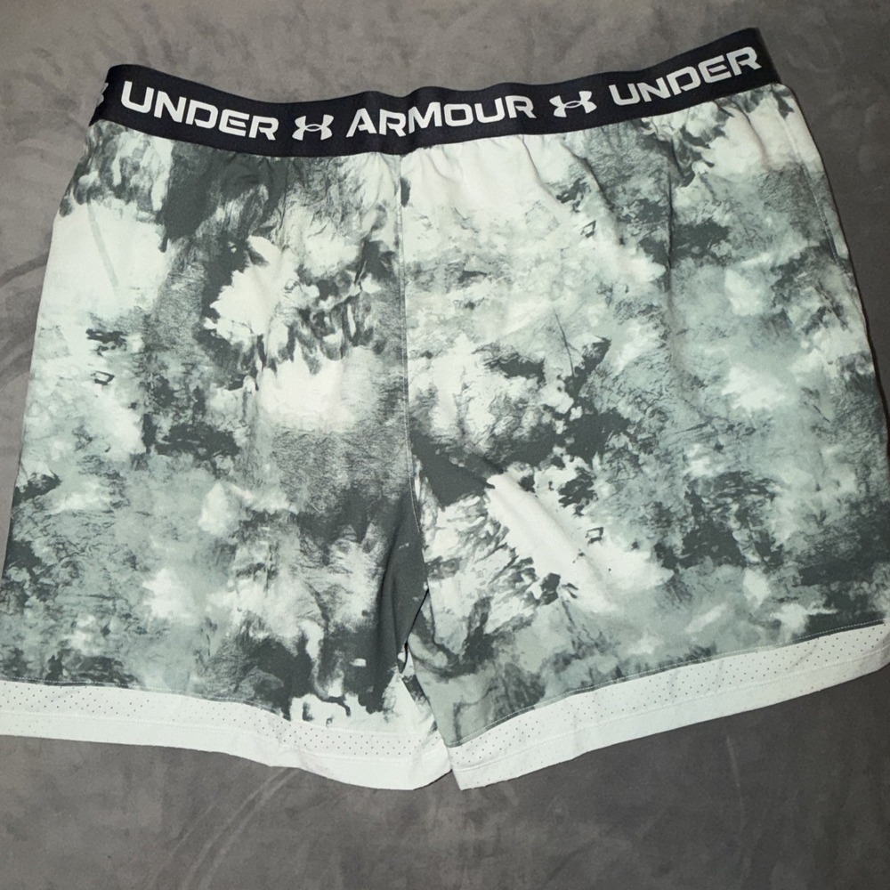 Under Armour Vanish Woven 6" Shorts Men's Size 2XL UA Fitted Green Camo NEW